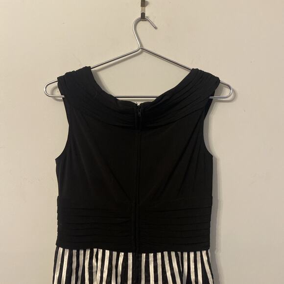 Adrianna Papell V-Neck Textured Sleeveless Dress Sz 10 Black White Geometric - Picture 5 of 7